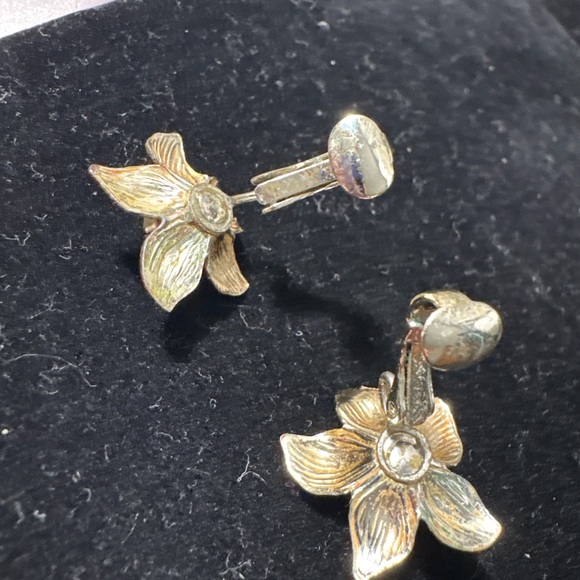 Vintage Coro Gold Tone Flower Faux Pearl Clip Earrings Floral Estate - Picture 4 of 6